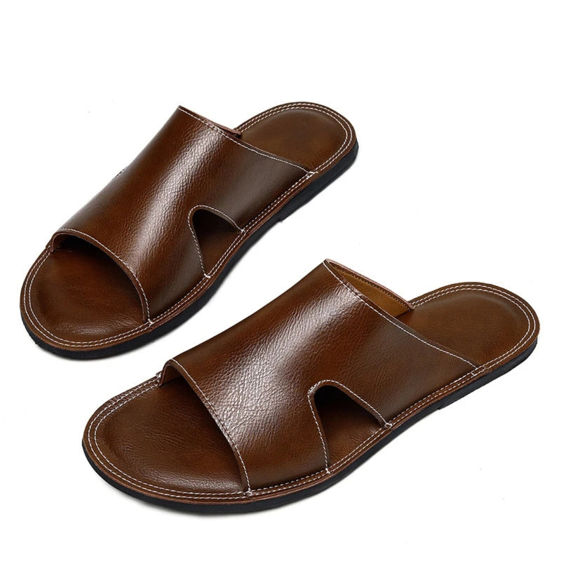 Sandales estivales en cuir pour hommes.