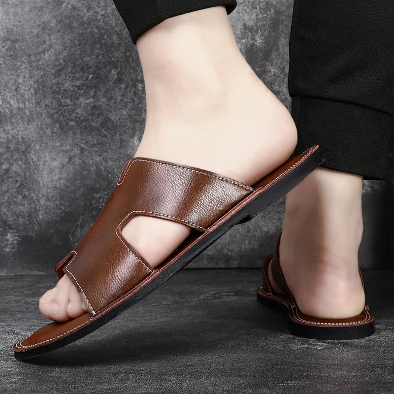 Sandales estivales en cuir pour hommes.