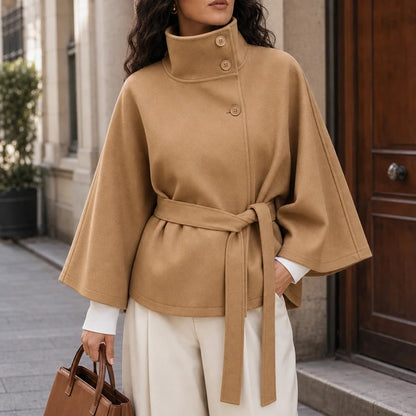 Béryl – Manteau Cape Ceinturé en Laine