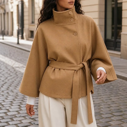 Béryl – Manteau Cape Ceinturé en Laine