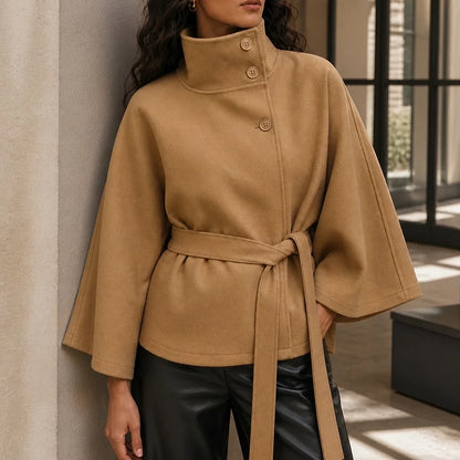 Béryl – Manteau Cape Ceinturé en Laine