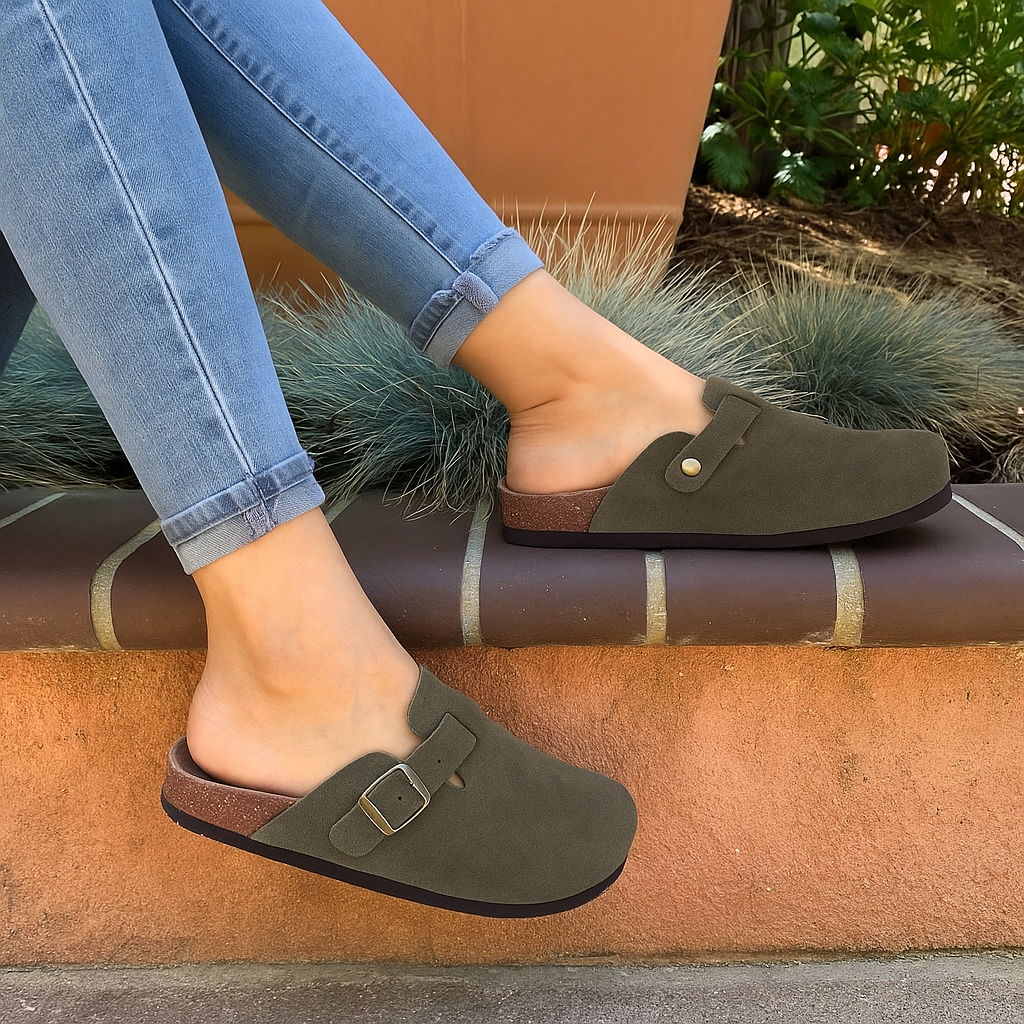 Sabots mules unisexes en daim avec sangle réglable et semelle liège ergonomique